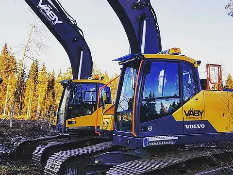 Grävmaskiner från Volvo med Väby logotyp